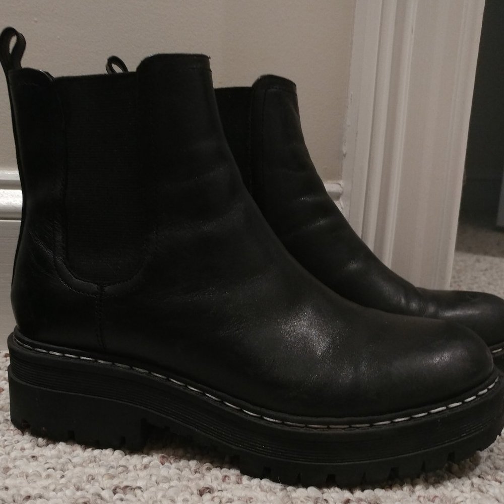 Marc Fisher Ltd Chelsea Lug Sole Boots 7